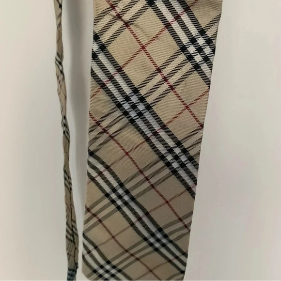 Burberry 100% Silk  Tie - Picture 4 of 11